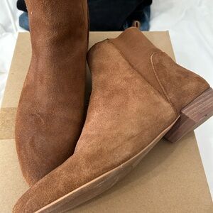 Lucky brand Chelsea boots